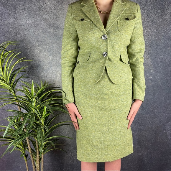 Sharagano Other - 2 PIECE SKIRT SUIT TWEED SHARAGANO  PEA GREEN SIZE 4 BLAZER SILK WOOL LINED